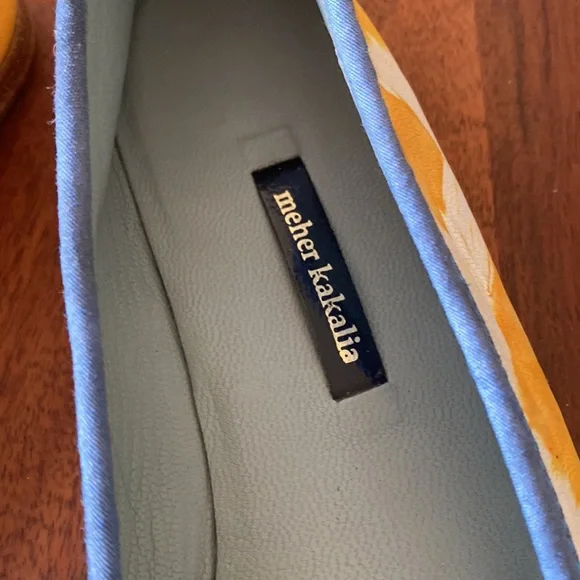 Beautiful trendy ballerina flat with timeless appeal. Size 6. - Picture 2 of 6